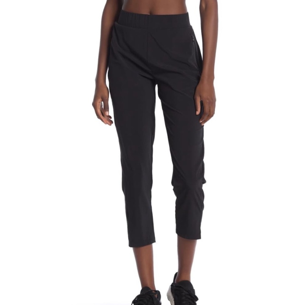 Z by Zella • Expression Zip Pocket Ankle Crop Pant